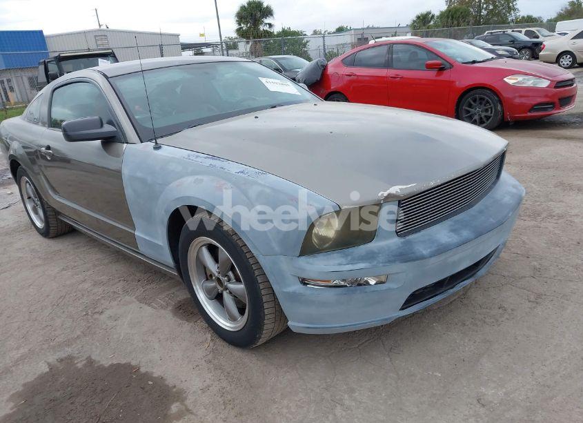 Photo 6 of 2005 Ford Mustang GT DELUXE/GT PREMIUM (VIN 1ZVFT82H655236940)