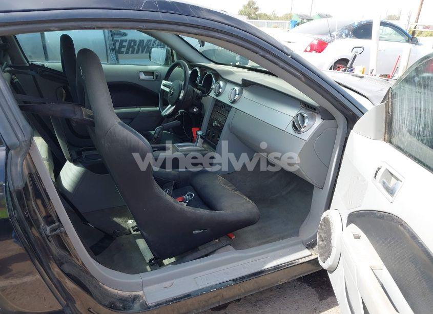 Photo 5 of 2005 Ford Mustang GT DELUXE/GT PREMIUM (VIN 1ZVFT82H755146485)