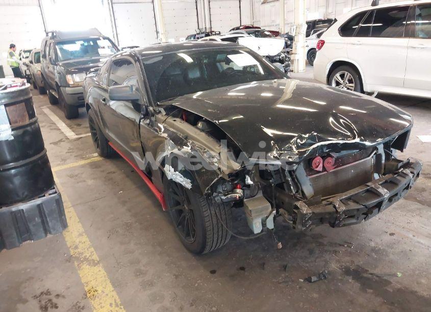 2005 Ford Mustang GT DELUXE/GT PREMIUM (VIN 1ZVFT82H755230869) main photo