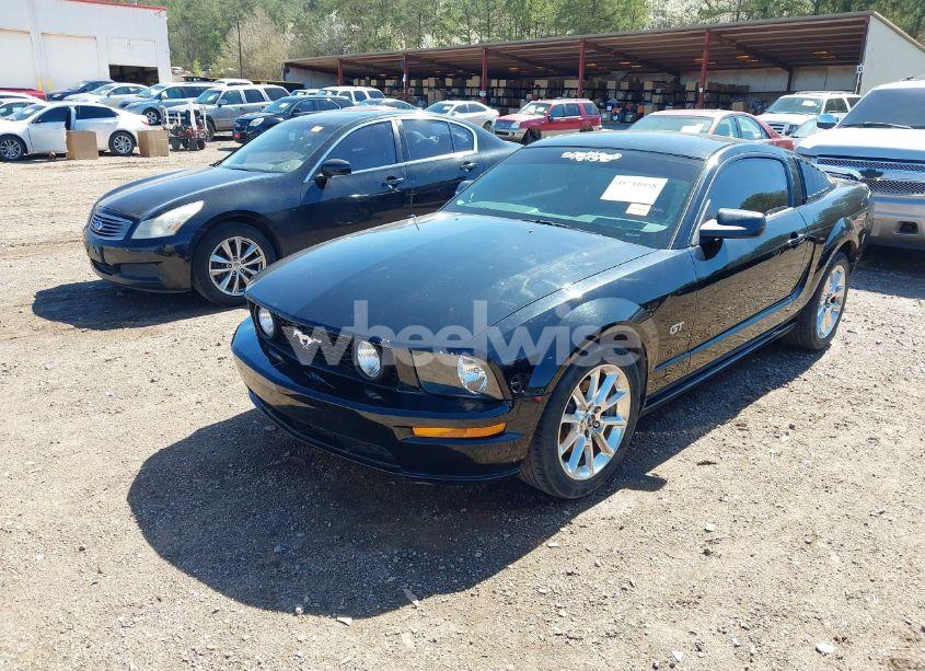 Photo 2 of 2005 Ford Mustang GT DELUXE/GT PREMIUM (VIN 1ZVFT82H855244683)