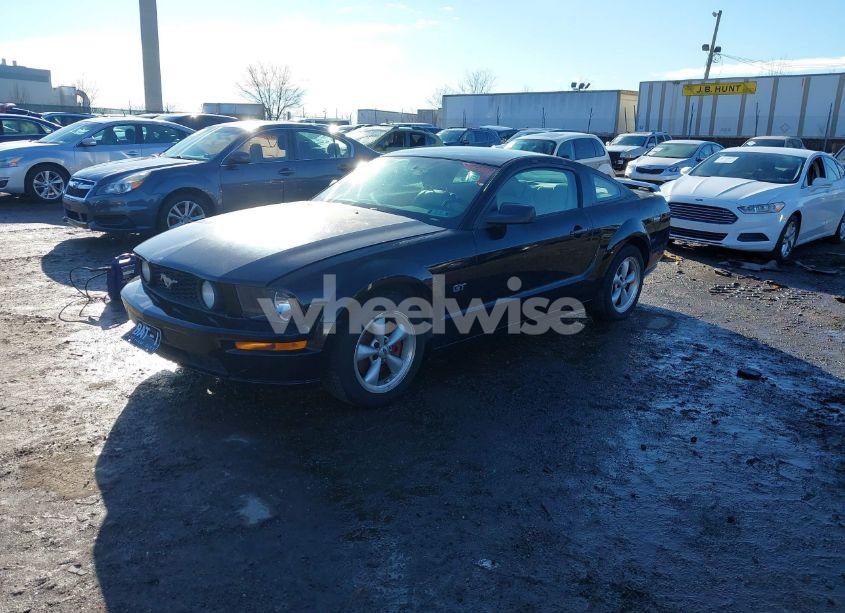 Photo 2 of 2007 Ford Mustang GT DELUXE/GT PREMIUM (VIN 1ZVFT82H975203935)