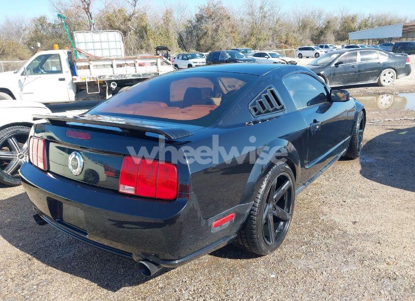 Photo 4 of 2005 Ford Mustang GT DELUXE/GT PREMIUM (VIN 1ZVFT82HX55231272)