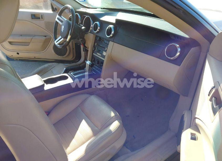 Photo 5 of 2005 Ford Mustang GT DELUXE/GT PREMIUM (VIN 1ZVFT82HX55231272)