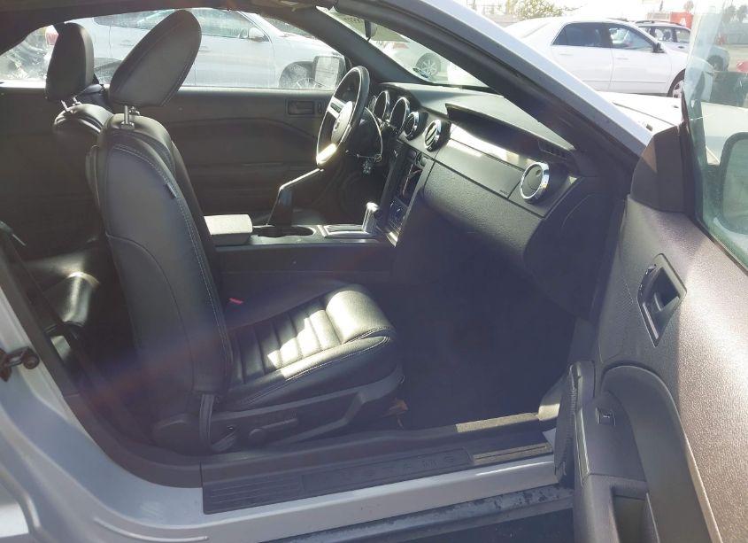 Photo 5 of 2005 Ford Mustang (VIN 1ZVFT84N255208314)