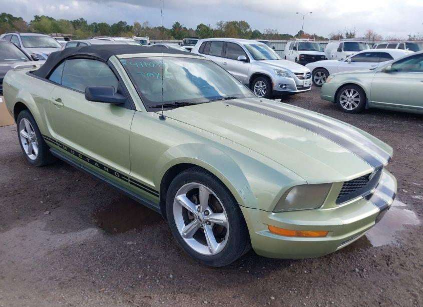 2005 Ford Mustang (VIN 1ZVFT84N355187294) main photo