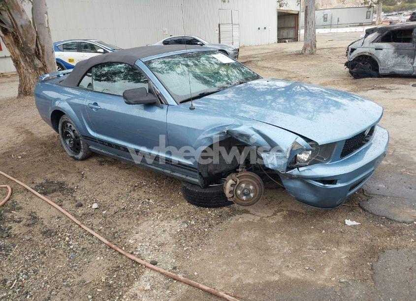 2005 Ford Mustang (VIN 1ZVFT84N555227908) main photo