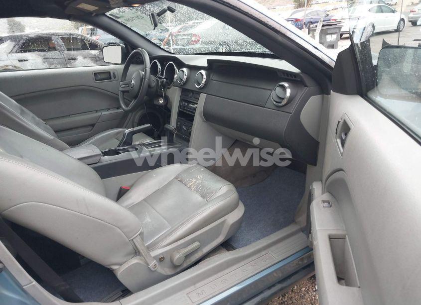 Photo 5 of 2005 Ford Mustang (VIN 1ZVFT84N555227908)