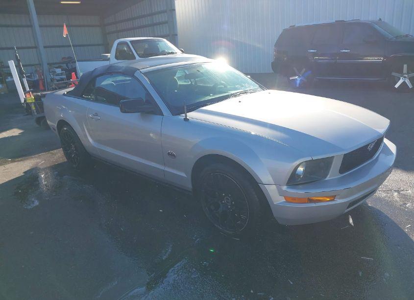 2005 Ford Mustang (VIN 1ZVFT84N955190782) main photo