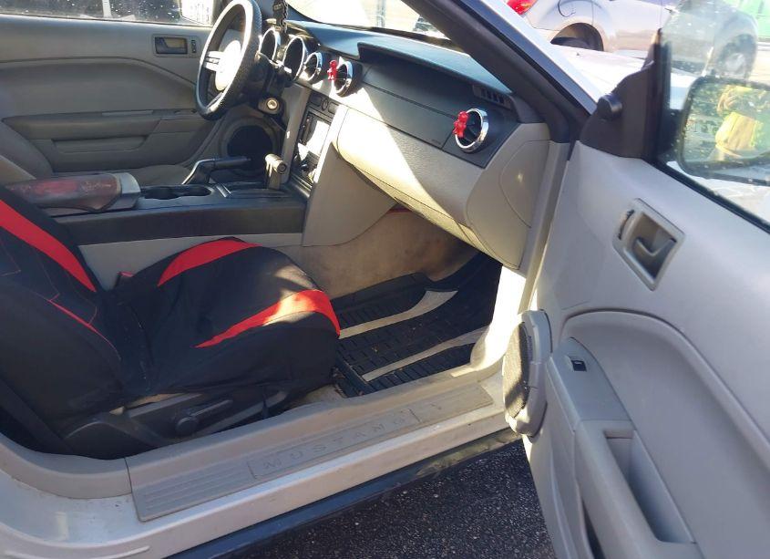 Photo 5 of 2005 Ford Mustang (VIN 1ZVFT84N955190782)
