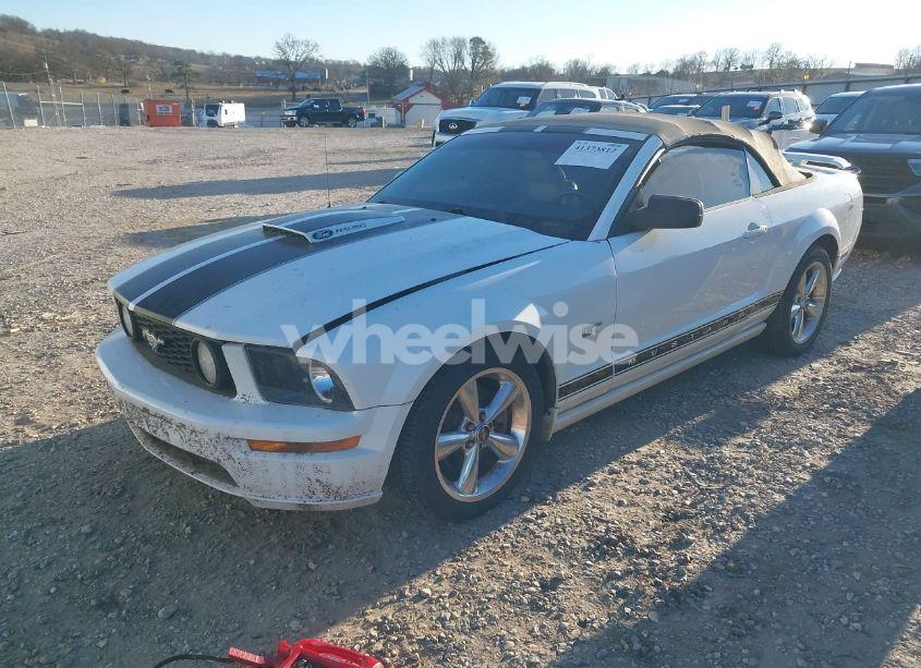 Photo 2 of 2007 Ford Mustang GT DELUXE/GT PREMIUM (VIN 1ZVFT85H175258682)
