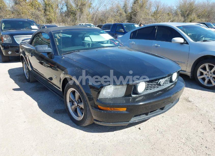 2005 Ford Mustang GT (VIN 1ZVFT85H455226449) main photo
