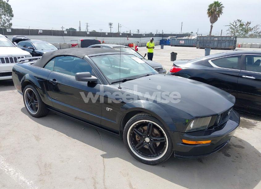 2005 Ford Mustang GT (VIN 1ZVFT85H655173365) main photo
