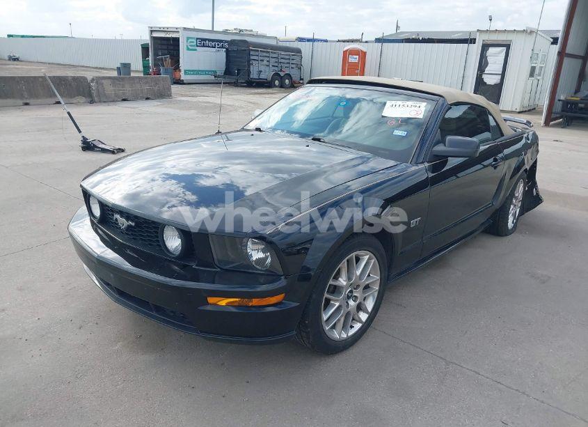 Photo 2 of 2005 Ford Mustang GT (VIN 1ZVFT85H655215033)