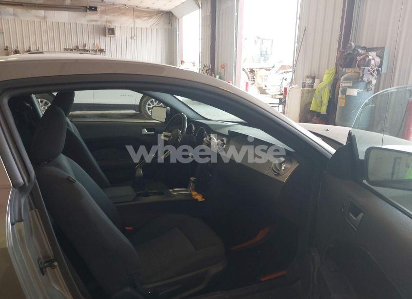 Photo 5 of 2005 Ford Mustang V6 DELUXE/V6 PREMIUM (VIN 1ZVHT80N155259379)