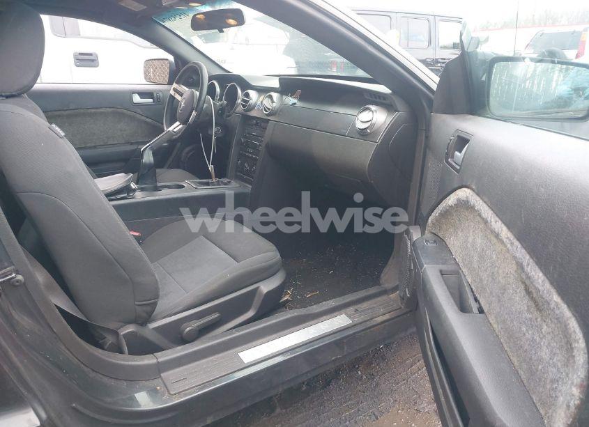 Photo 5 of 2007 Ford Mustang V6 DELUXE/V6 PREMIUM (VIN 1ZVHT80N375369269)