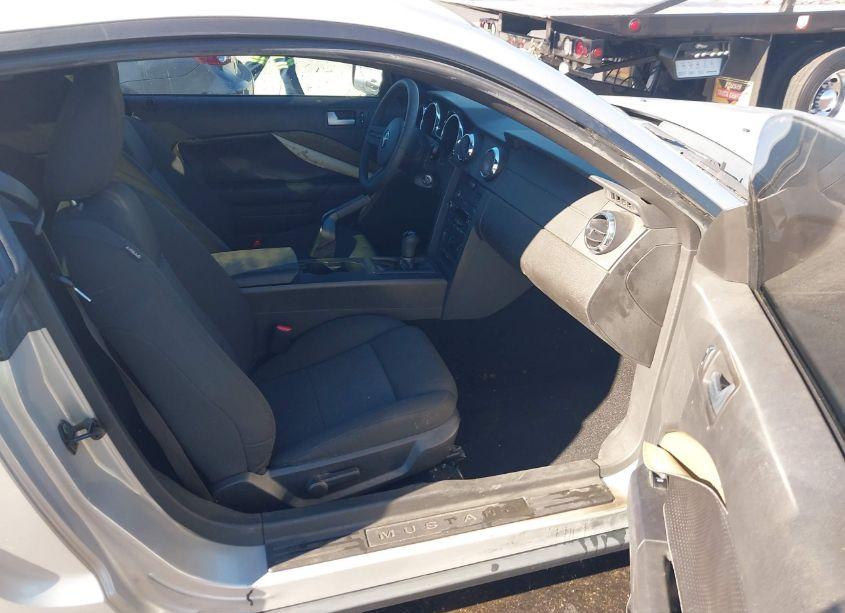 Photo 5 of 2009 Ford Mustang V6/V6 PREMIUM (VIN 1ZVHT80N395139539)