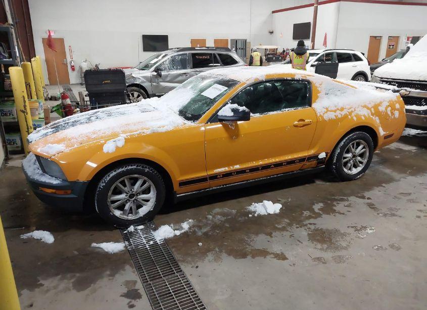 Photo 2 of 2007 Ford Mustang V6 DELUXE/V6 PREMIUM (VIN 1ZVHT80N675252690)