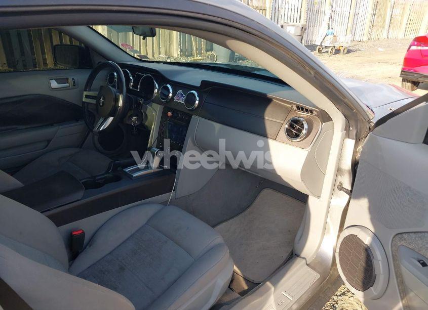 Photo 5 of 2009 Ford Mustang V6/V6 PREMIUM (VIN 1ZVHT80N895118363)