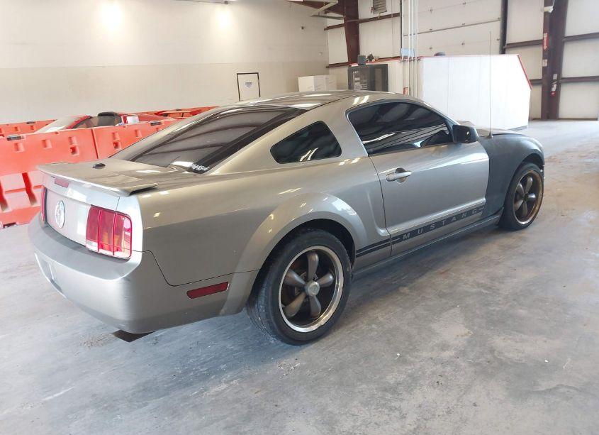 Photo 4 of 2009 Ford Mustang V6/V6 PREMIUM (VIN 1ZVHT80N995124334)