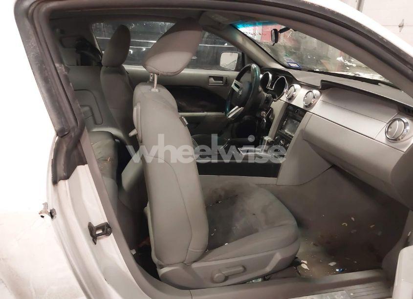 Photo 5 of 2008 Ford Mustang V6 DELUXE/V6 PREMIUM (VIN 1ZVHT80NX85156823)