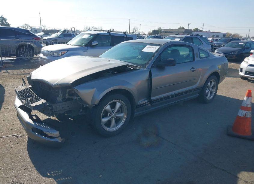 Photo 2 of 2008 Ford Mustang V6 DELUXE (VIN 1ZVHT80NX85196609)