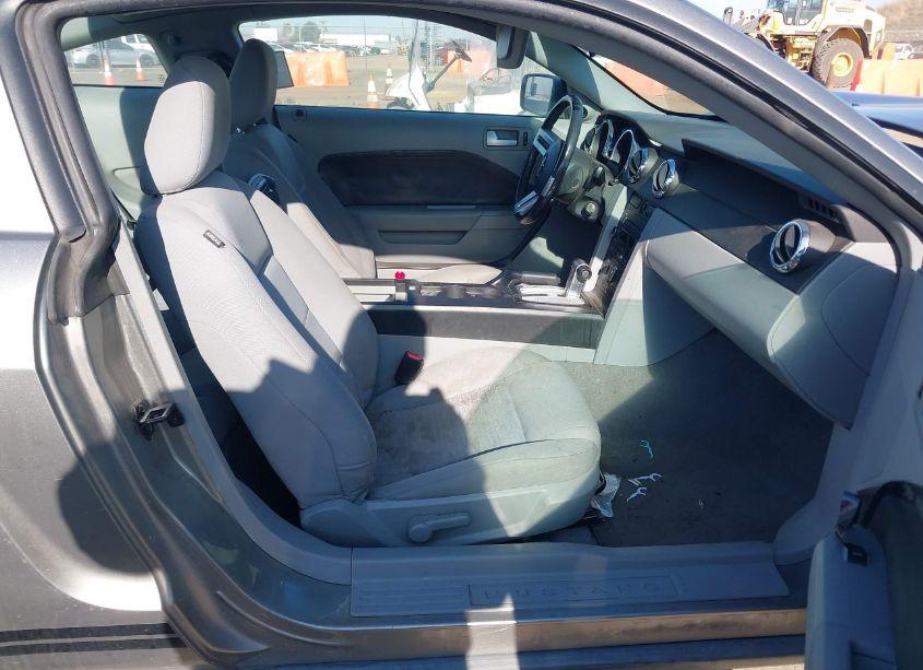 Photo 5 of 2008 Ford Mustang V6 DELUXE (VIN 1ZVHT80NX85196609)