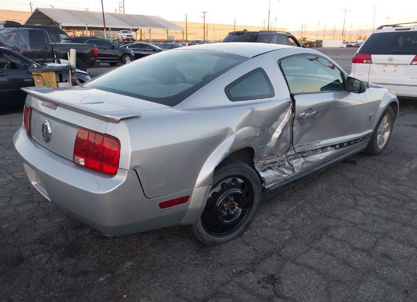 Photo 4 of 2009 Ford Mustang V6 (VIN 1ZVHT80NX95100897)