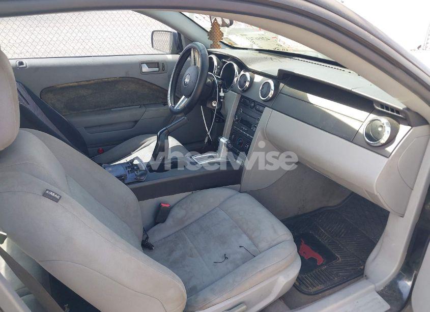 Photo 5 of 2009 Ford Mustang V6/V6 PREMIUM (VIN 1ZVHT80NX95112192)