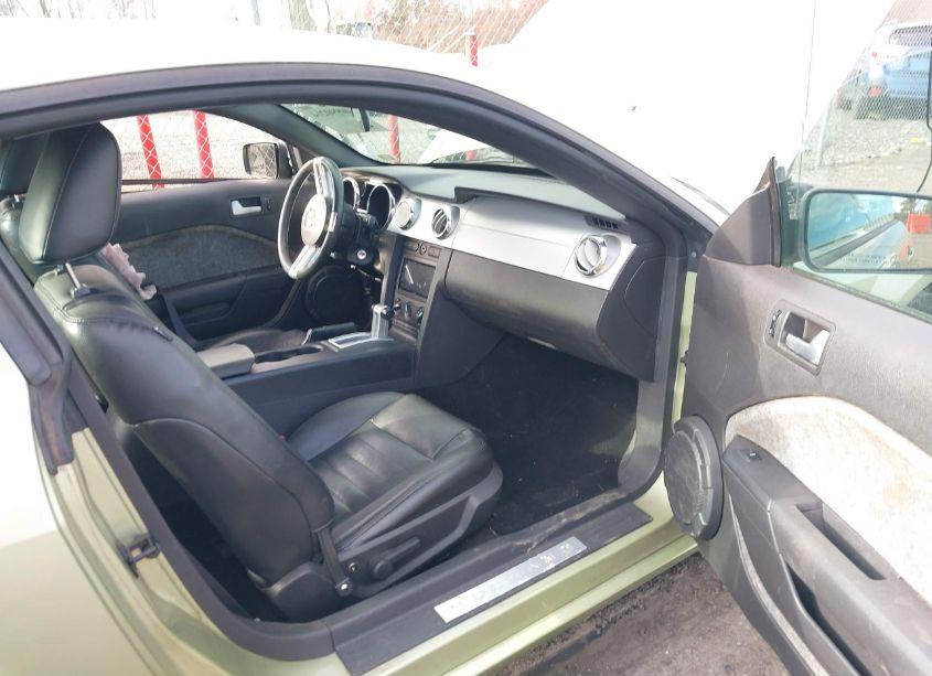 Photo 5 of 2005 Ford Mustang GT DELUXE/GT PREMIUM (VIN 1ZVHT82H155236790)