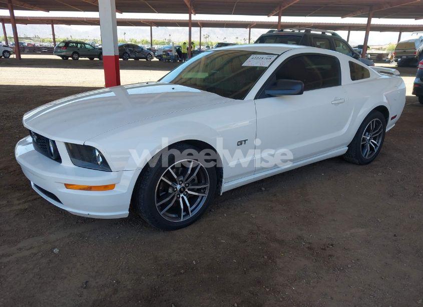 Photo 2 of 2005 Ford Mustang GT DELUXE/GT PREMIUM (VIN 1ZVHT82H255219660)