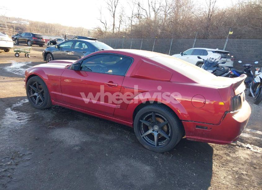 Photo 3 of 2005 Ford Mustang GT DELUXE/GT PREMIUM (VIN 1ZVHT82H655103815)