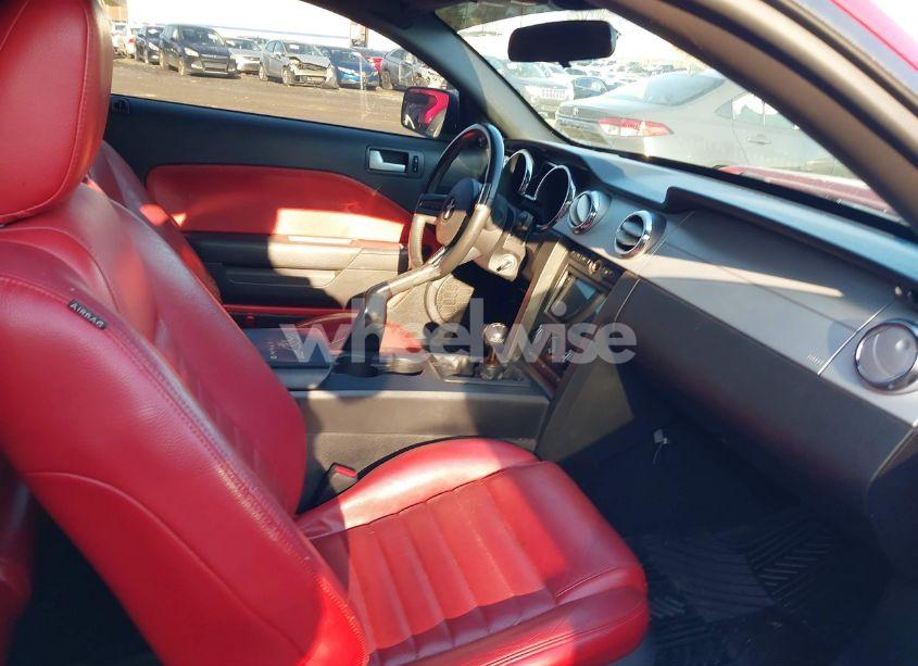 Photo 5 of 2005 Ford Mustang GT DELUXE/GT PREMIUM (VIN 1ZVHT82H655103815)