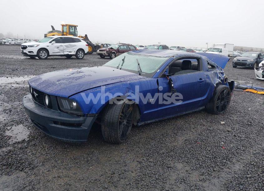 Photo 2 of 2005 Ford Mustang GT DELUXE/GT PREMIUM (VIN 1ZVHT82H655131923)