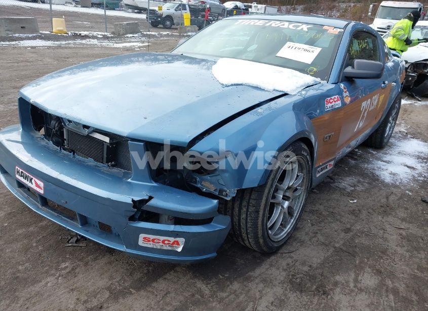 Photo 2 of 2005 Ford Mustang GT DELUXE/GT PREMIUM (VIN 1ZVHT82H955208719)