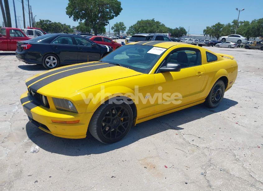 Photo 2 of 2005 Ford Mustang GT DELUXE/GT PREMIUM (VIN 1ZVHT82HX55243155)