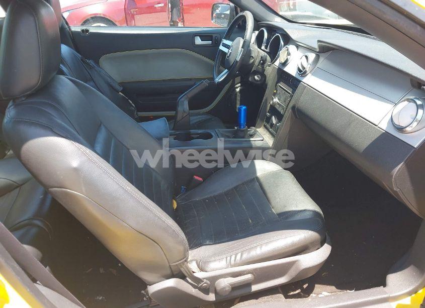 Photo 5 of 2005 Ford Mustang GT DELUXE/GT PREMIUM (VIN 1ZVHT82HX55243155)