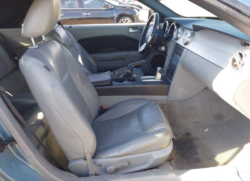 Photo 5 of 2005 Ford Mustang (VIN 1ZVHT84N255178756)