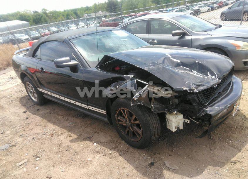 2005 Ford Mustang (VIN 1ZVHT84N855259857) main photo