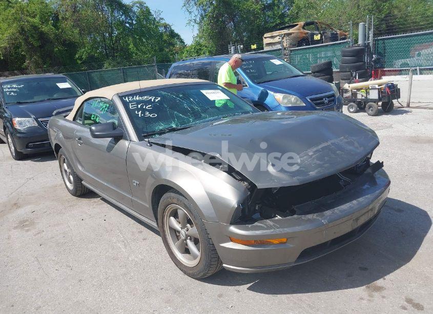 2005 Ford Mustang GT (VIN 1ZVHT85H055246075) main photo
