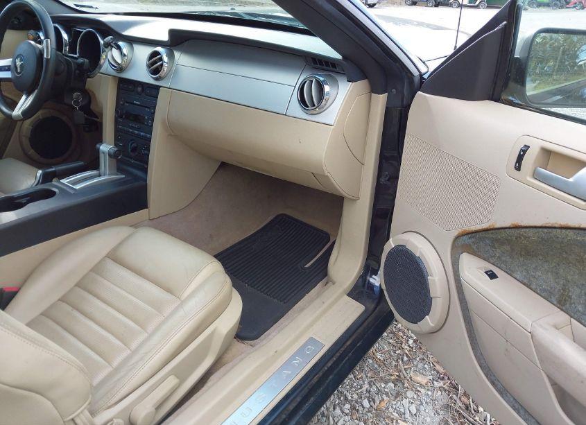 Photo 5 of 2005 Ford Mustang GT (VIN 1ZVHT85H355211692)