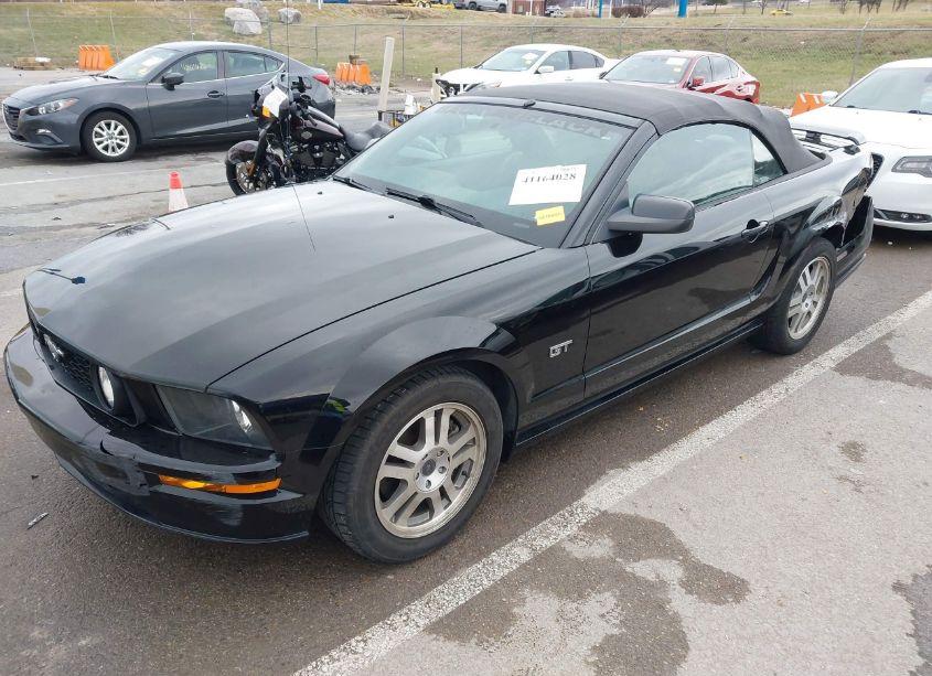 Photo 2 of 2005 Ford Mustang GT (VIN 1ZVHT85H755181547)