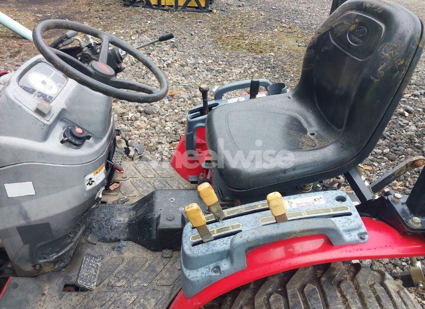 Photo 8 of 2017 Mahindra Emax 22G CVG TRACTOR (VIN 22GRH00598)