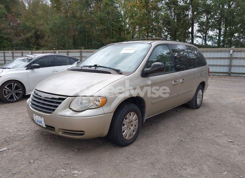 Photo 2 of 2006 Chrysler Town & COUNTRY LX (VIN 2A4GP44R06R665600)