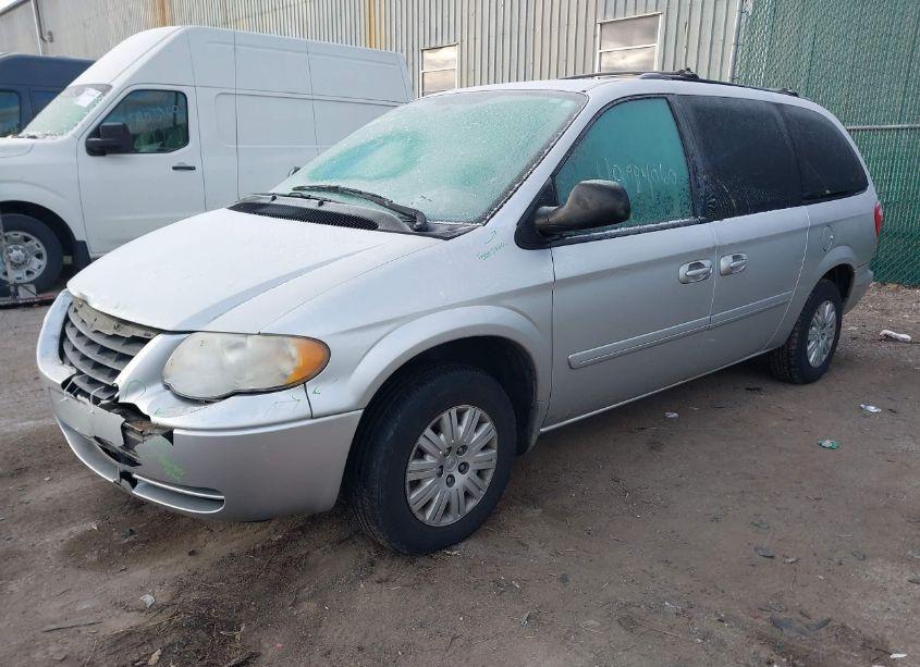 Photo 2 of 2006 Chrysler Town & COUNTRY LX (VIN 2A4GP44R16R665427)