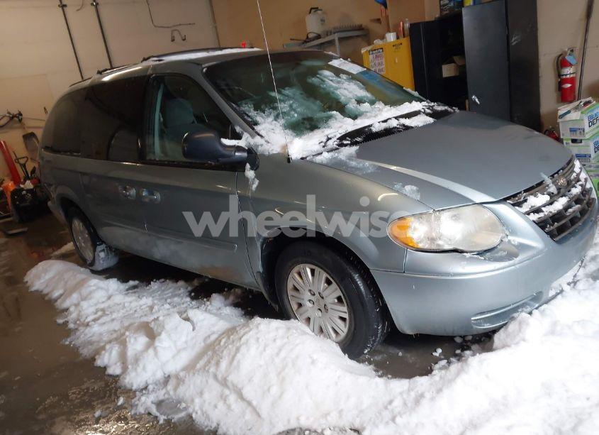 2006 Chrysler Town & COUNTRY LX (VIN 2A4GP44R26R844253) main photo