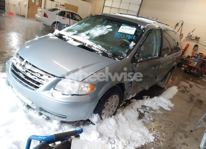 Photo 2 of 2006 Chrysler Town & COUNTRY LX (VIN 2A4GP44R26R844253)