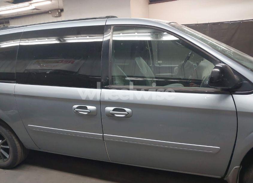 Photo 14 of 2006 Chrysler Town & COUNTRY LX (VIN 2A4GP44R36R629139)