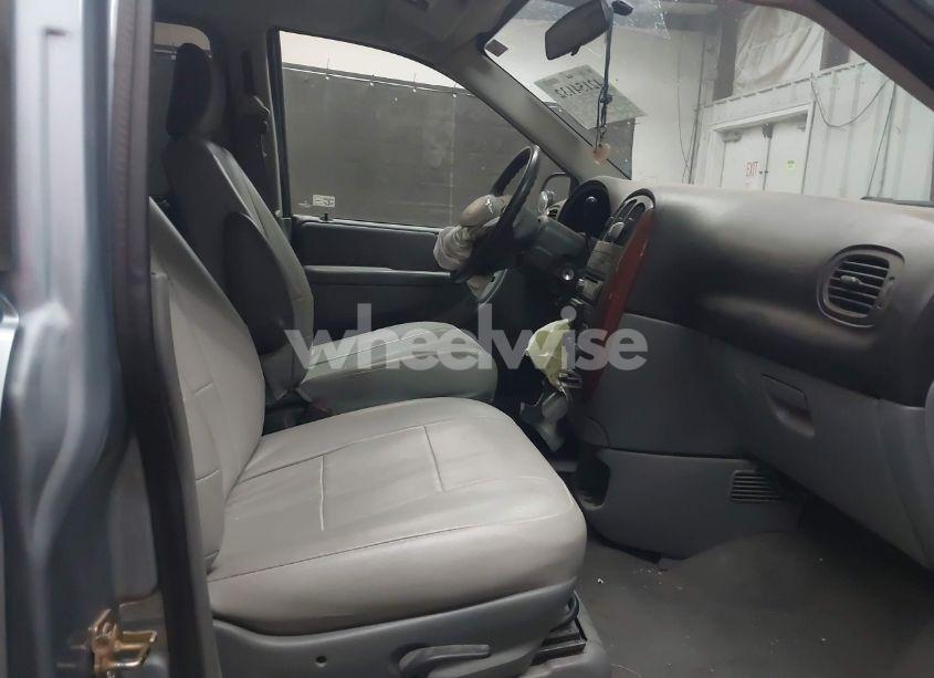 Photo 5 of 2006 Chrysler Town & COUNTRY LX (VIN 2A4GP44R36R629139)