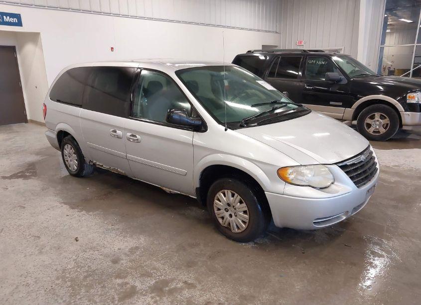 2006 Chrysler Town & COUNTRY LX (VIN 2A4GP44R66R634352) main photo