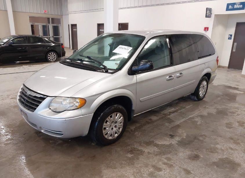 Photo 2 of 2006 Chrysler Town & COUNTRY LX (VIN 2A4GP44R66R634352)